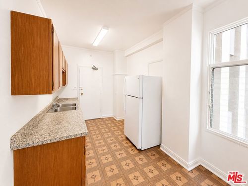 304-634 S Gramercy Pl, Los Angeles, CA, 90020-4510 | Card Image