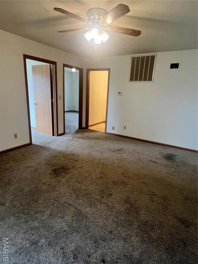 1114 S Main St, House other with 3 bedrooms, 2 bathrooms and 2 parking in Vandalia MO | Image 13