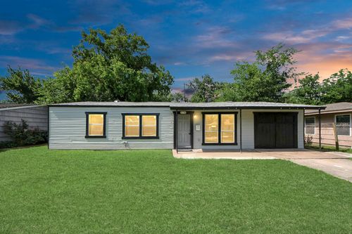 5738 Kenilwood Dr, Houston, TX, 77033-2106 | Card Image