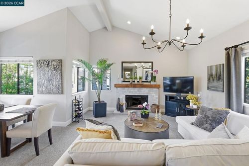 1050 Maywood Ln, Martinez, CA, 94553-4167 | Card Image