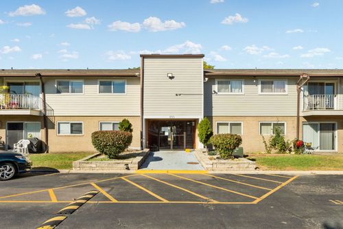 apt-108-850 E Old Willow Rd, Prospect Heights, IL, 60070-2118 | Card Image
