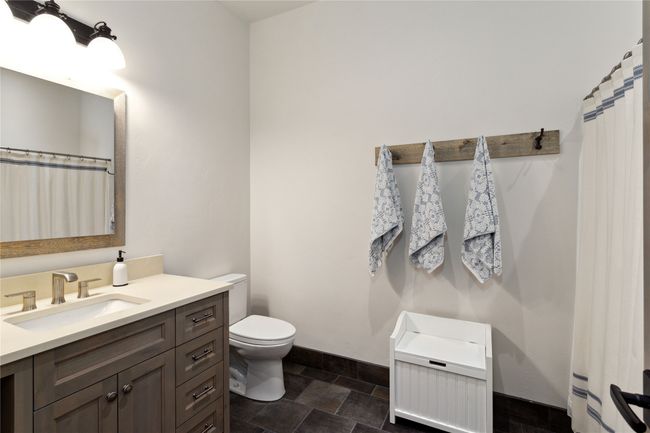 Barn Living Quarters Bathroom w/ Tub/Shower | Image 84
