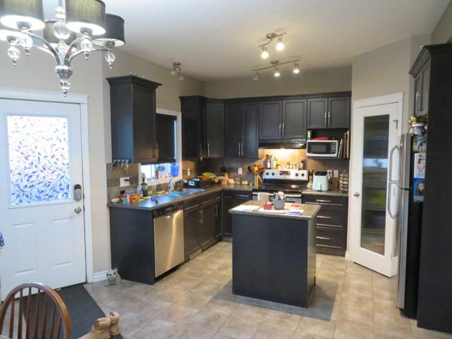 7501 115 Street, Home with 4 bedrooms, 3 bathrooms and 2 parking in Grande Prairie AB | Image 3