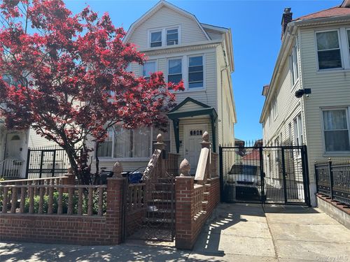 3540 91st St, Jackson Heights, NY, 11372-5857 | Card Image