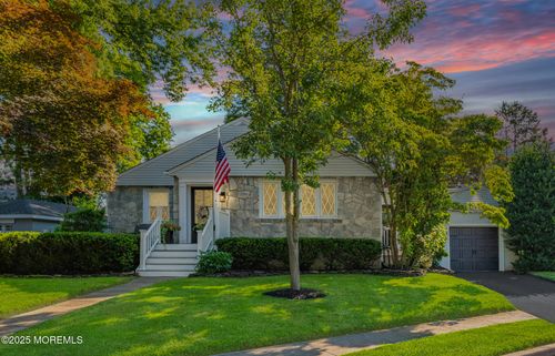 79 Lake Shore Dr, Red Bank, NJ, 07701-5841 | Card Image
