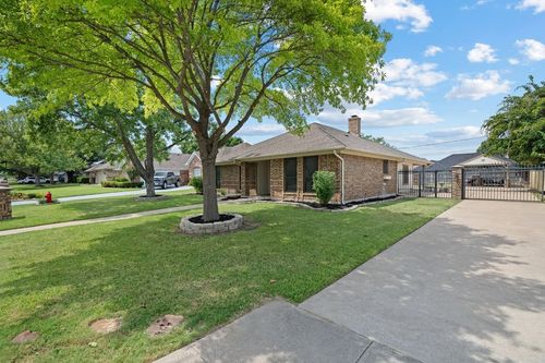 8829 Jason Ct, North Richland Hills, TX, 76182-3267 | Card Image