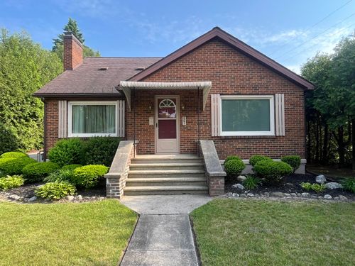 261 W Main St, Hart, MI, 49420-1026 | Card Image