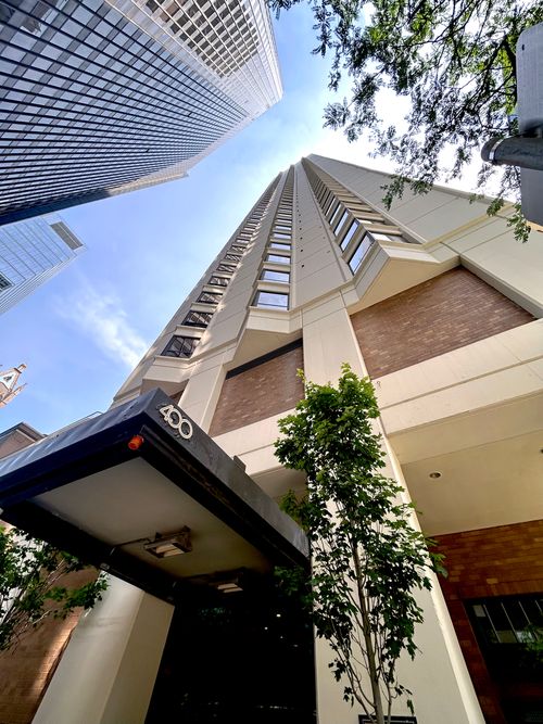 2504-400 Ohio St, Chicago, IL, 60611-4619 | Card Image