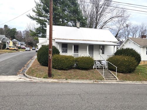 490 W Spiller St, Wytheville, VA, 24382-1850 | Card Image