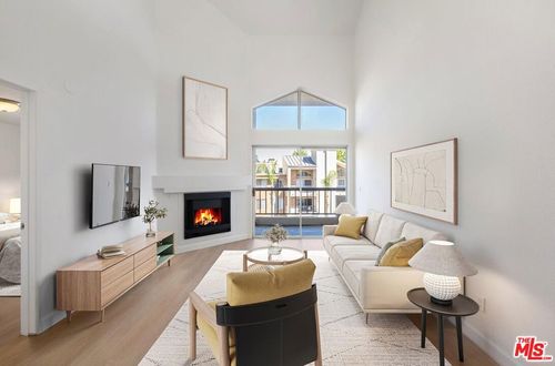 apt-301-5565 Canoga Ave, Woodland Hills, CA, 91367-6653 | Card Image