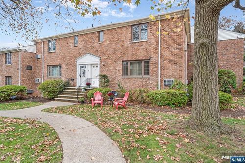 31 Troy Drive, Springfield, NJ, 07081 | Card Image