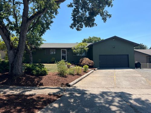 1536 Cambridge Cir, Medford, OR, 97504-6603 | Card Image