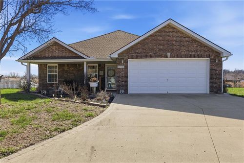 1703 Nw Willow Dr, Grain Valley, MO, 64029-8008 | Card Image