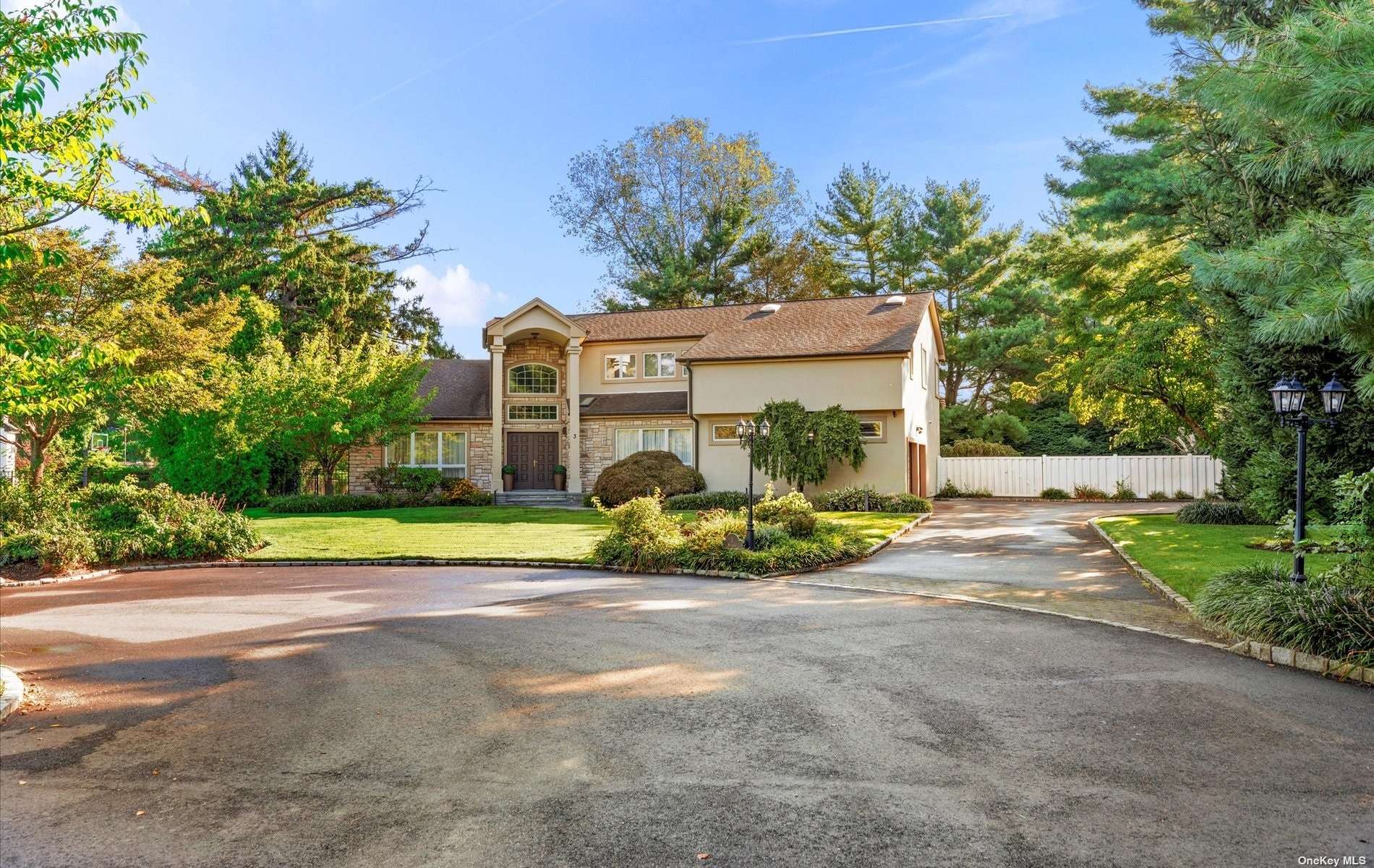 Pond Ridge Rd, Woodbury, NY 11797