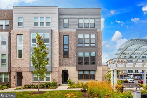41-13389 Launders St, HERNDON, VA, 20171-5511 | Card Image