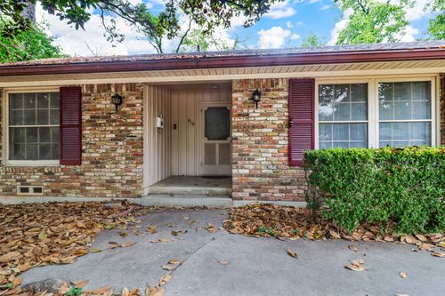 810 Linwood Dr, Denton, TX, 76209-1173 | Card Image