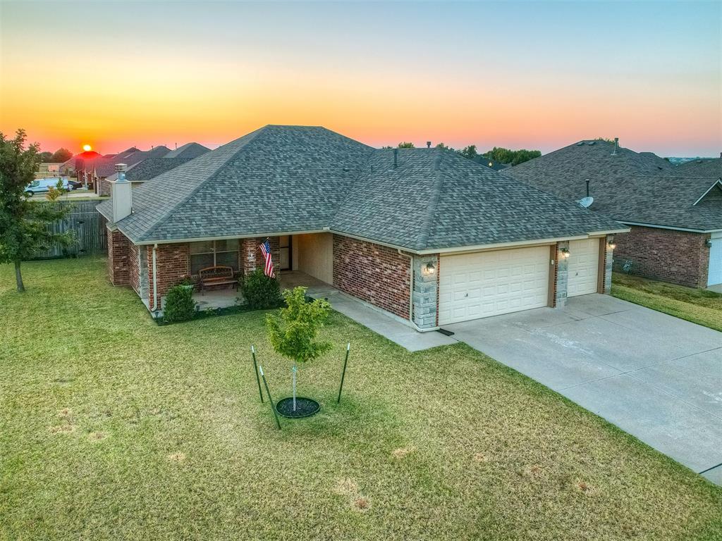 Oasis Ln, Yukon, OK 73099