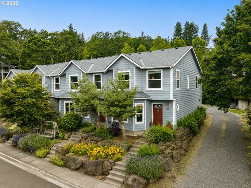 180 Overlanders Dr, White Salmon, WA, 98672-2160 | Card Image