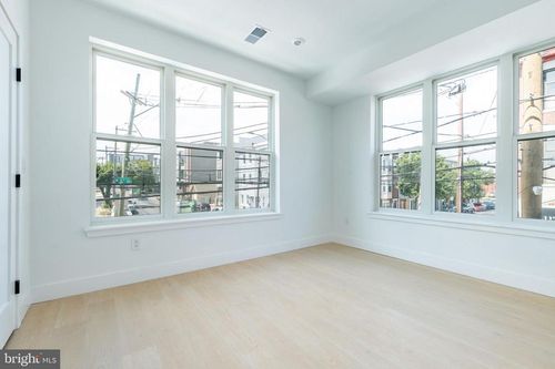 1649 N 6th St, Philadelphia, PA, 19122-2933 | Card Image