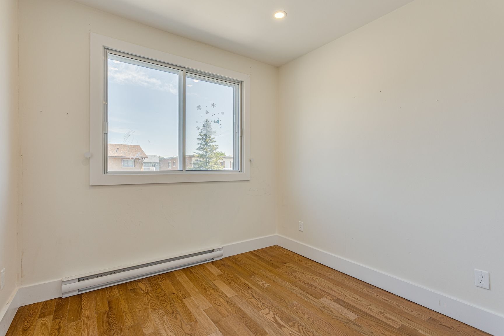 Residential Lease in Laval (Chomedey) 4