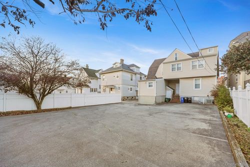 108 Van Guilder Ave, New Rochelle, NY, 10801-5406 | Card Image