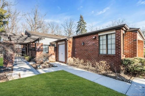 304 Aerie Ct, Manhasset, NY, 11030-4053 | Card Image