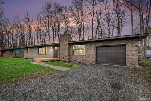 785 Maple Dr, Columbiaville, MI, 48421-9722 | Card Image