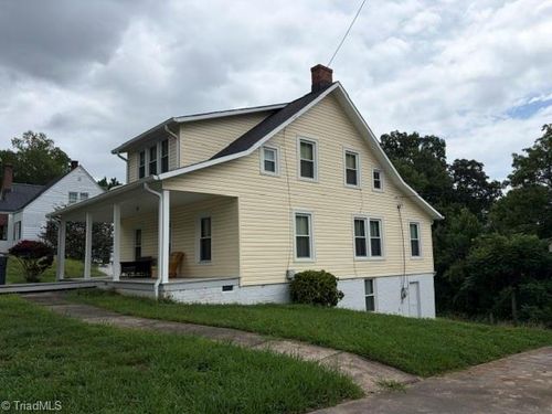 911 I St, North Wilkesboro, NC, 28659-4054 | Card Image