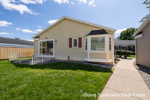 942 Village Lane, Georgetown Charter Township, MI, 49428 | Card Image