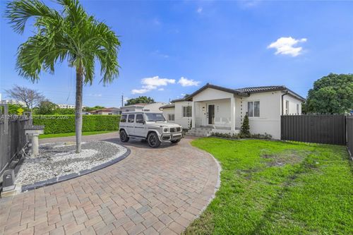 941 Nw 40th Ave, Miami, FL, 33126-3627 | Card Image
