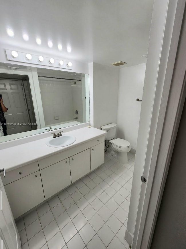 APT-129 - 2600 S University Dr, Condo with 3 bedrooms, 2 bathrooms and null parking in Davie FL | Image 24