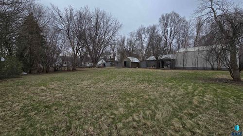 813 S Sycamore Ave, Sioux Falls, SD, 57110-3180 | Card Image