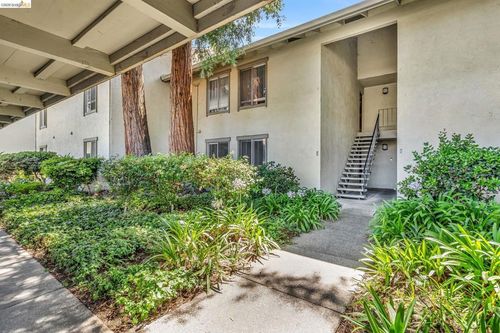 2562 Walnut Blvd, Walnut Creek, CA, 94596-4273 | Card Image