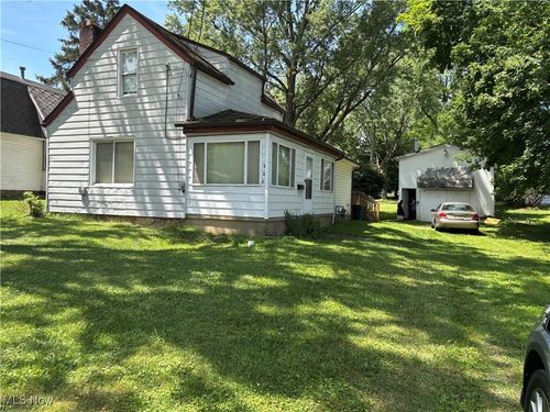 229 N East St, Medina, OH, 44256-1935 | Card Image