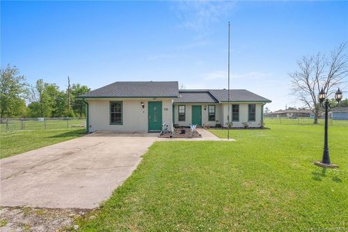 725 Peridot Ln, Lake Charles, LA, 70611-4607 | Card Image