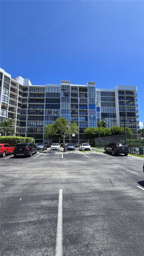 apt-218-1000 Parkview Dr, Hallandale Beach, FL, 33009-8901 | Card Image