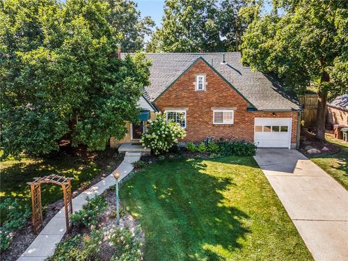 102 Chatham Dr, Dayton, OH, 45429-1406 | Card Image