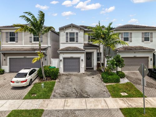 4805 Nw 48th Ter, Tamarac, FL, 33319-3627 | Card Image