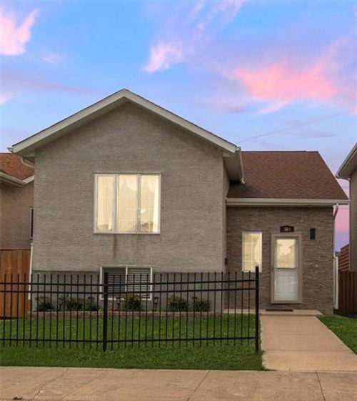 364 Dr Jose Rizal Way, Winnipeg, MB, R2R0R2 | Card Image