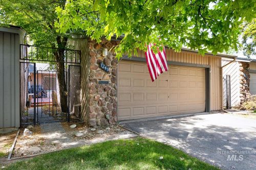 7249 W Cascade Dr, Boise, ID, 83704-8635 | Card Image