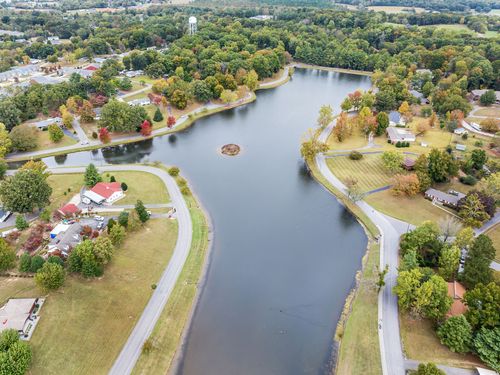 108 Lake Valley Rd, DICKSON, TN, 37055-1428 | Card Image