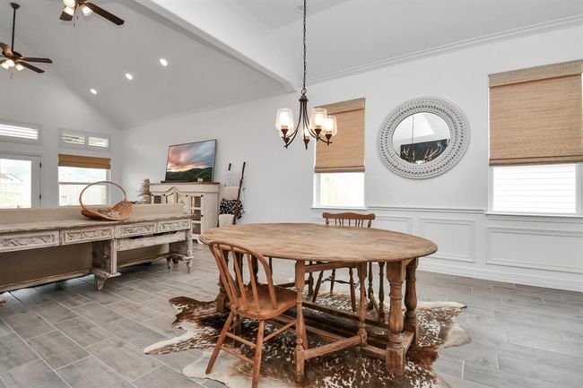 Dining room, tall 12 ft ceilings | Image 22