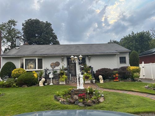 902 Edwards Blvd, Hempstead, NY, 11580 | Card Image