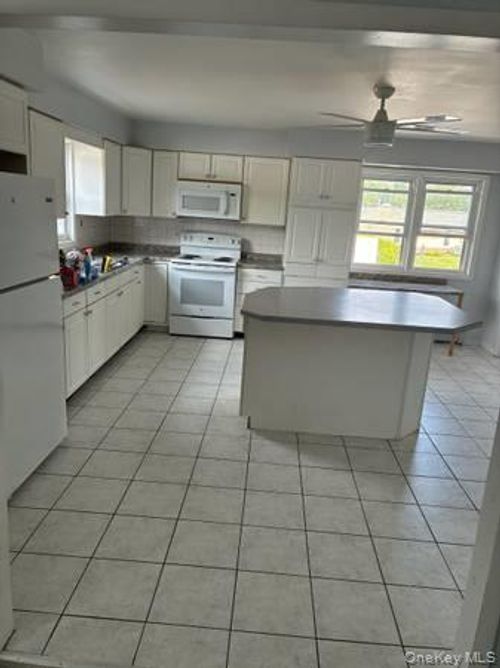 171 Temple Hill Rd, New Windsor, NY, 12553-6812 | Card Image
