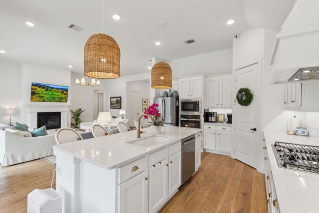 Wide open floorplan with soaring ceilings and light filled interiors | Image 6