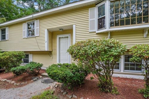 2 Nightingale Dr, Litchfield, NH, 03052-2440 | Card Image