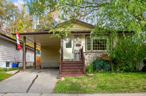 528 Fallingbrook Dr, Waterloo, ON, N2L4N4 | Card Image