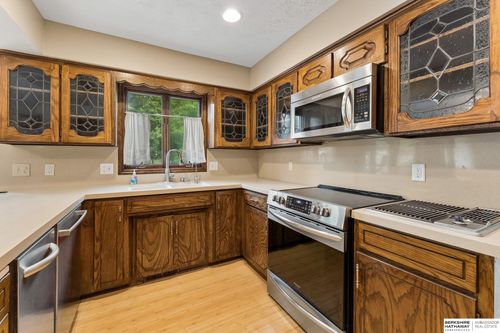 603 Dearborn Cir, Papillion, NE, 68046-6127 | Card Image