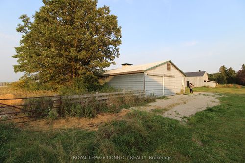barn-10748 Mcewen Dr, Denfield, ON, N0M1P0 | Card Image