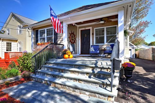 32 Wall St, Milford, CT, 06460-8130 | Card Image